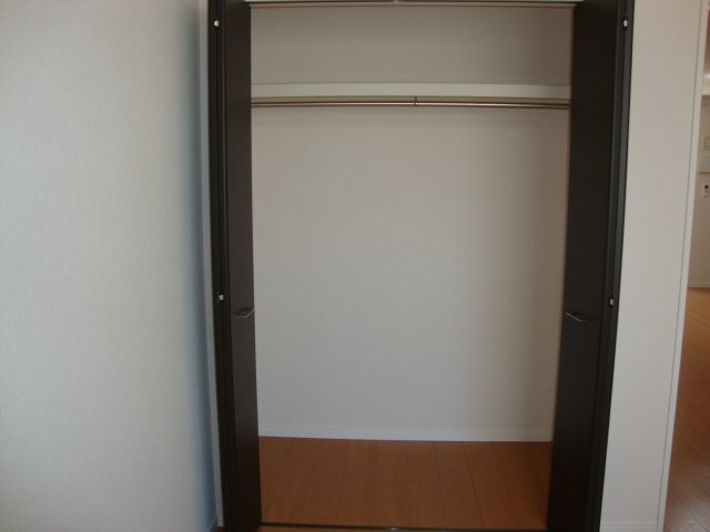 拡大写真:Ruhe Ⅱ(ルーエツー) 1階101の北洋室クローゼット