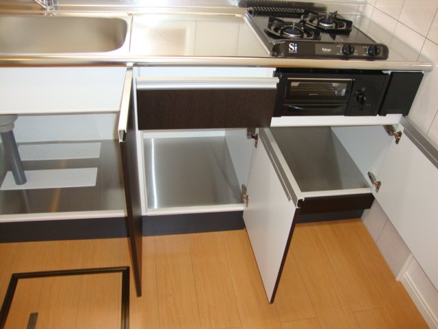 拡大写真:Ruhe Ⅱ(ルーエツー) 1階101のキッチン下部