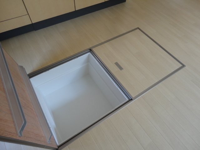 拡大写真：サンセベリアⅡ 1階102の床下収納