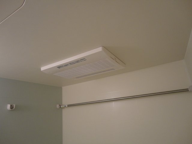 拡大写真:スターテラスB 2階202の浴室乾燥機
