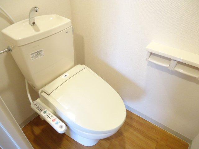 拡大写真:エトワールグランデ 4階402のシャワー付トイレ