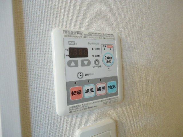 拡大写真:エトワールグランデ 4階402の浴室乾燥機