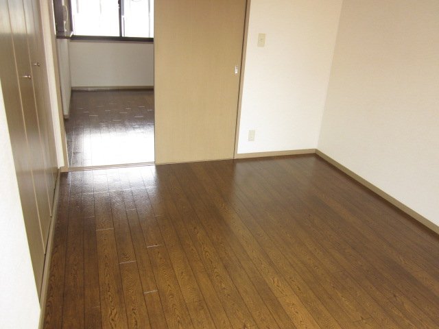 拡大写真:エクレール C棟 2階202の洋室