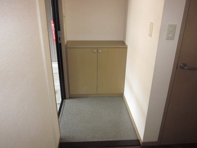拡大写真:エクレール C棟 2階202の玄関
