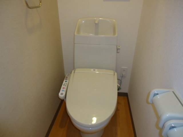 拡大写真:DO 2階201のシャワー付トイレ