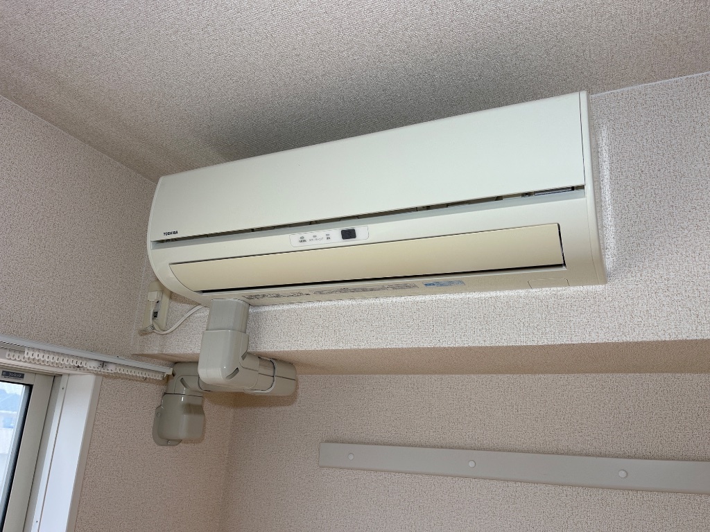 拡大写真:エストレイン 2階202の北洋室エアコン