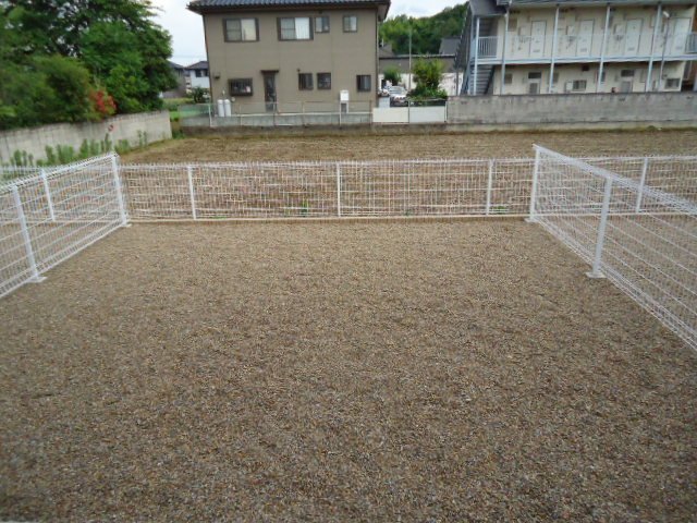 拡大写真:サンパレス 1階102の専用庭