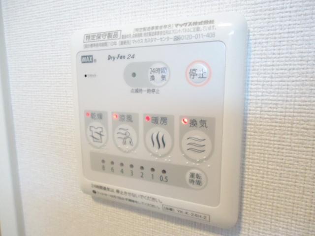 拡大写真:カネイコート日開野Ⅱ 1階101の浴室乾燥機
