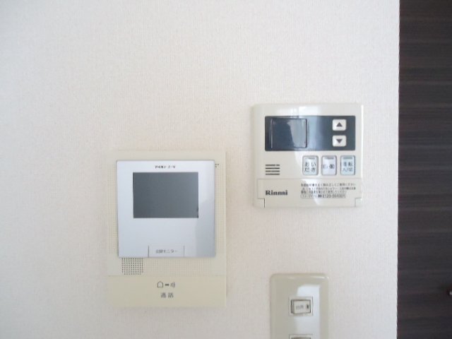 拡大写真:ラ・ヴィータ国富 弐番館 2階201のカメラ付インターホン