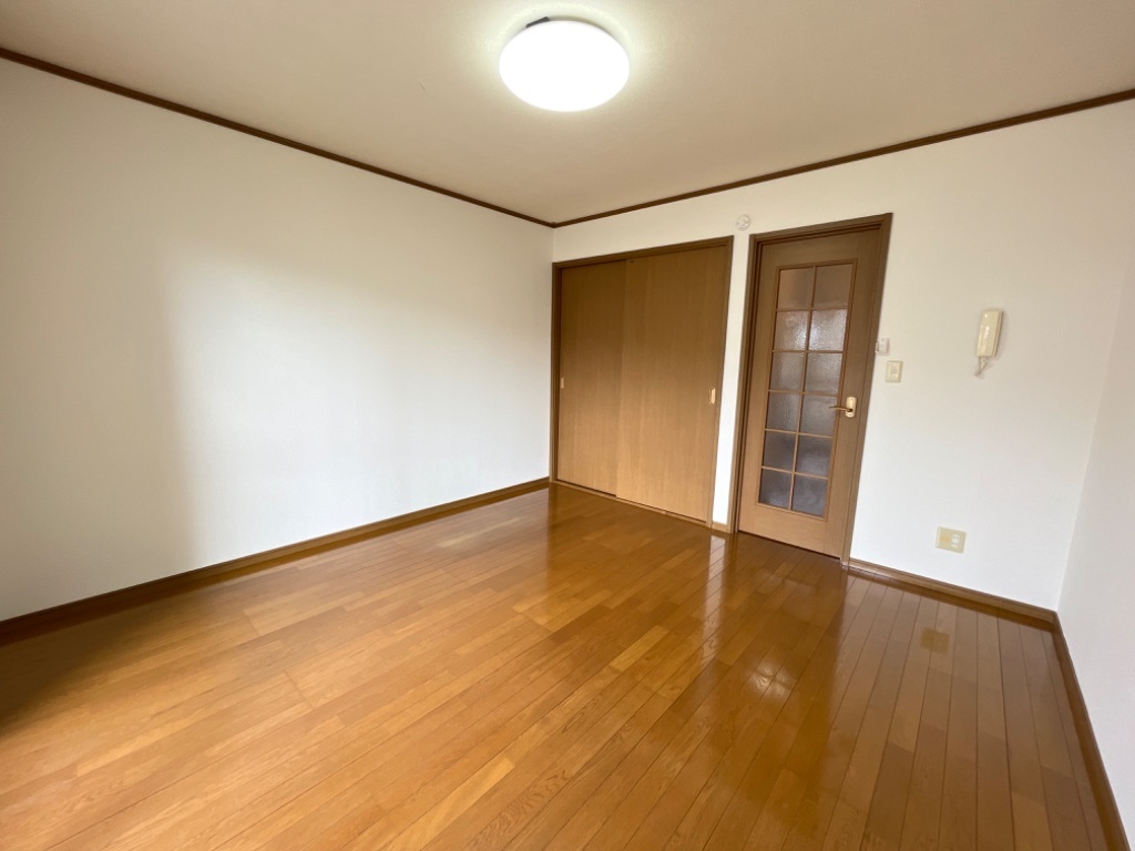 拡大写真:レガッタ 1階102の洋室