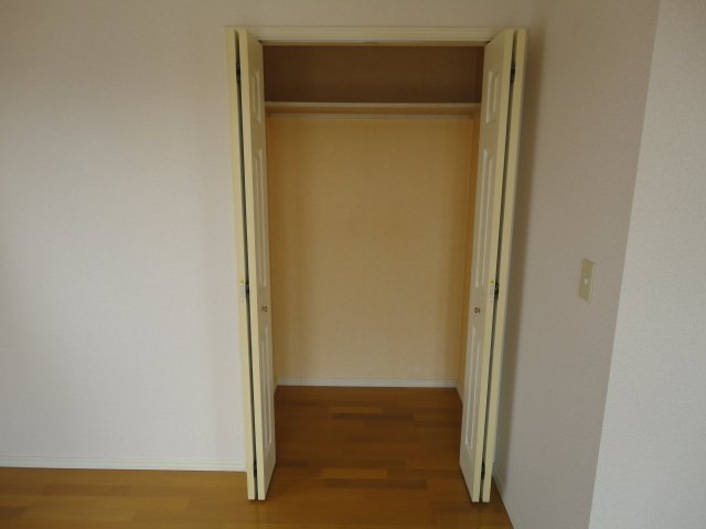拡大写真:サンコスモ 2階202の収納