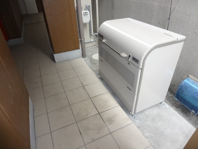 拡大写真:アーバン21 2階201の専用ゴミストッカー