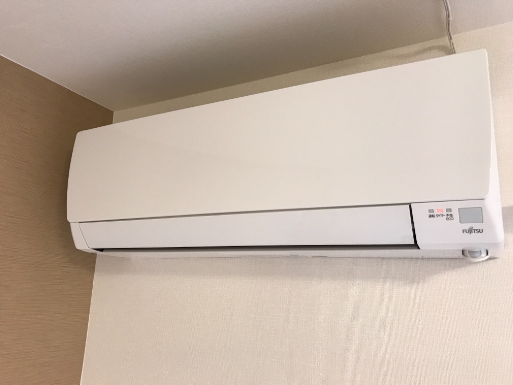 拡大写真:バーニーズⅠ 2階205のリビングエアコン