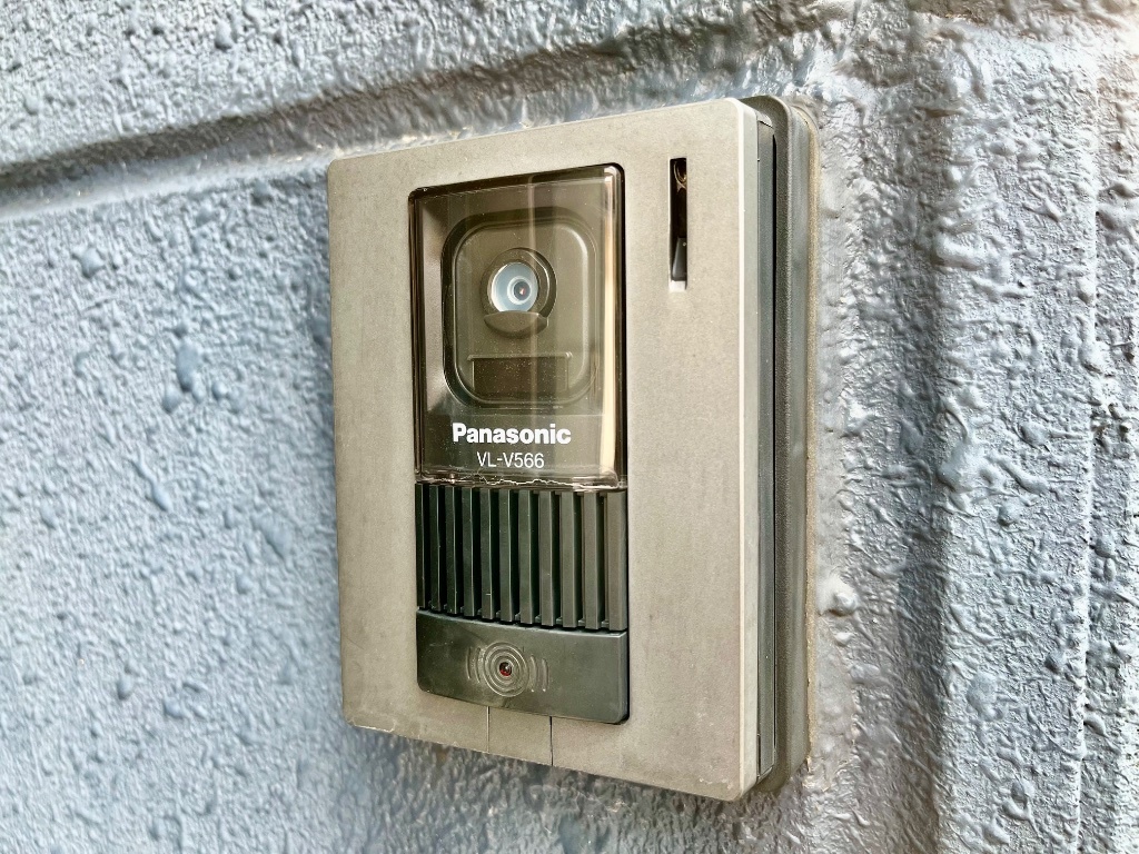 拡大写真:アイリス 2階201のカメラ付インターホン