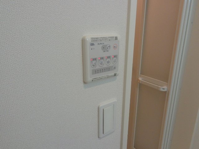 拡大写真:アヴァンスB 2階202の給湯リモコン