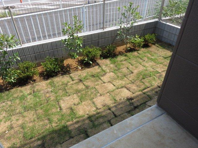 拡大写真:エイシーズ コート 1階107の専用庭(イメージ)
