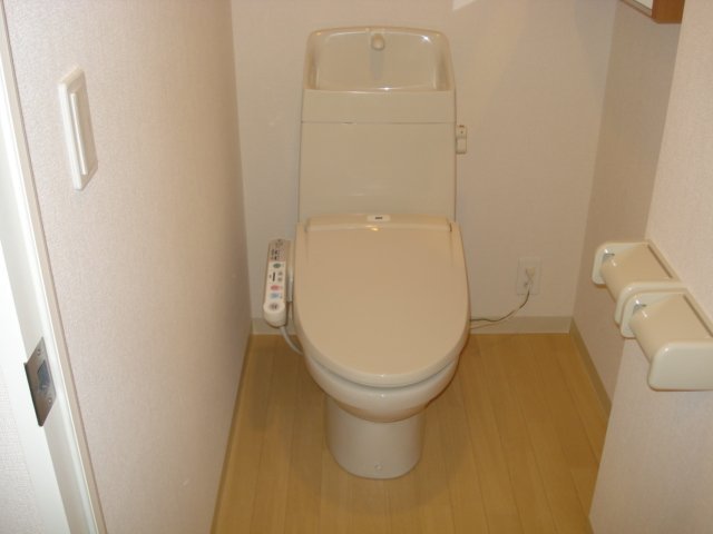拡大写真:洋光ハウス 1階101の温水洗浄便座付トイレ(イメージ)