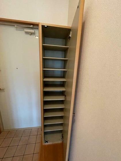 拡大写真:ストロベリーハイツ 2階304の下駄箱