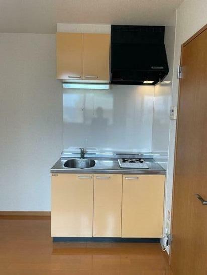 拡大写真:ストロベリーハイツ 2階304のキッチン