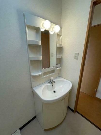 拡大写真:ストロベリーハイツ 2階304の洗面