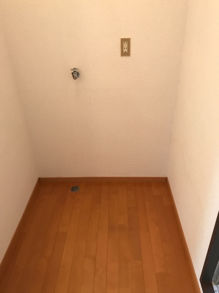 拡大写真:メゾン ド ケイ 2階205の洗濯機置場