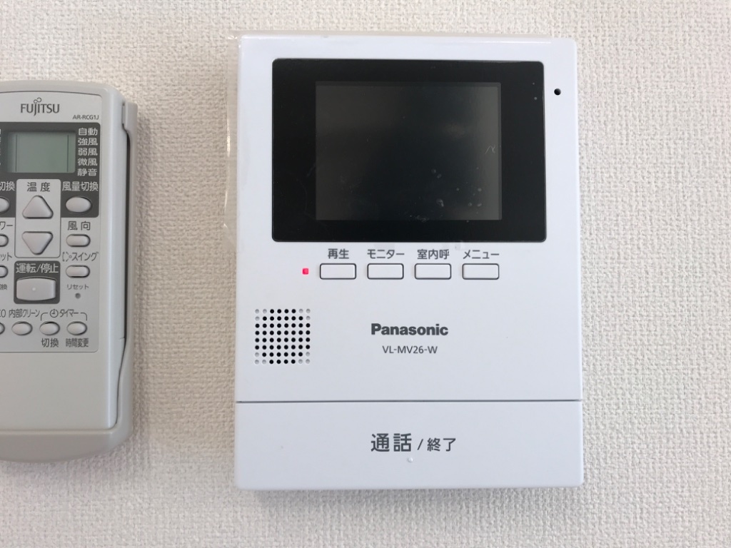 拡大写真:フォーエバー クローバー イリデッセント 1階00101のカメラ付インターホン