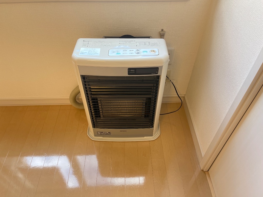 拡大写真:リアンコート 1階102の灯油FF暖房機