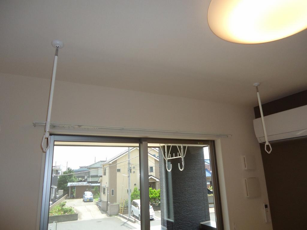 拡大写真:グレートノーブルC 2階201の室内干し用器具
