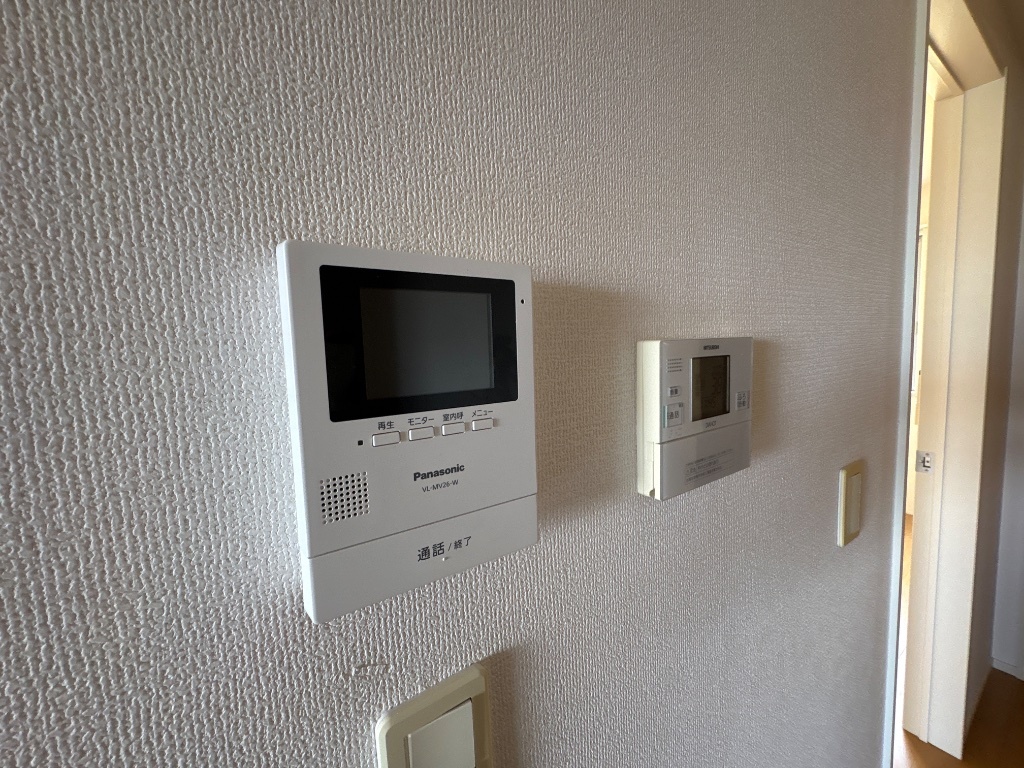 拡大写真:ロイヤルハイツ参番館 1階102のカメラ付インターホン
