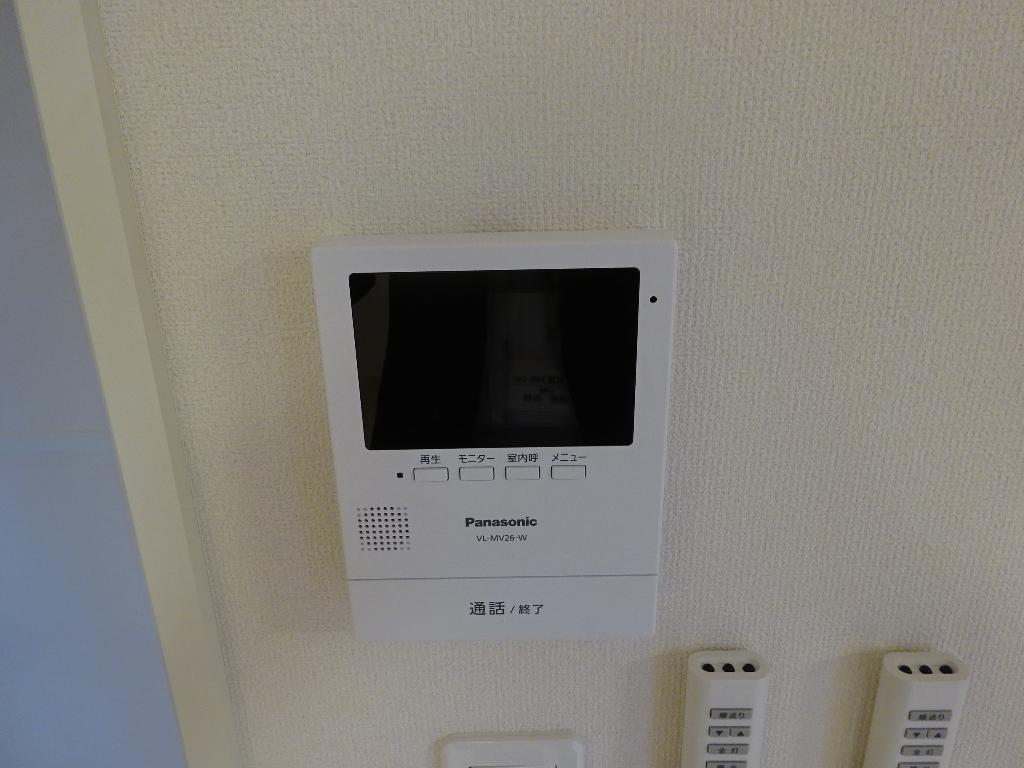 拡大写真：ファンシー彩 1階101のカメラ付インターホン