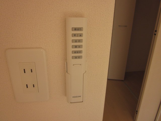 拡大写真:アレッサーノ 2階201の照明リモコン