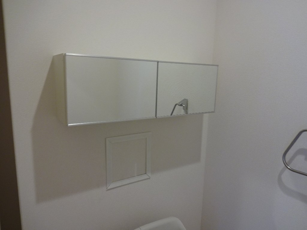 拡大写真:グランドハイム北畠B 2階201のトイレ上部収納(イメージ)