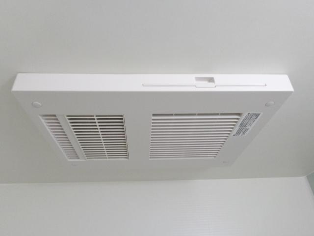 拡大写真:アーバングレイス 2階201の浴室乾燥機