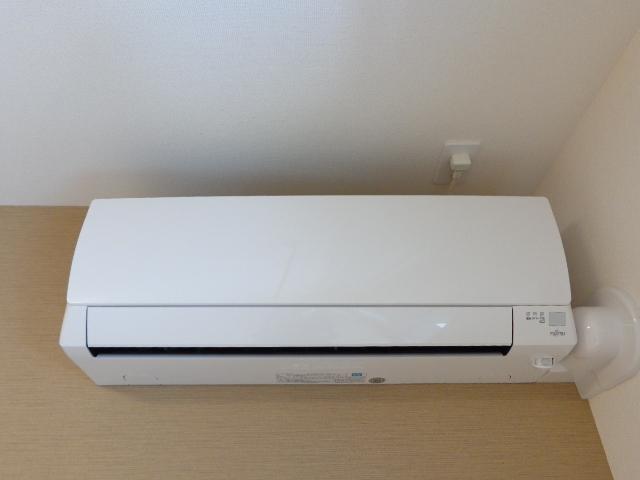 拡大写真:アーバングレイス 2階201のエアコン