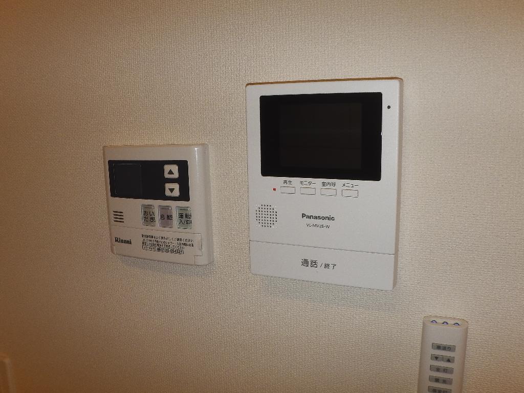 拡大写真:パープルハイム 1階101のカメラ付インターホン