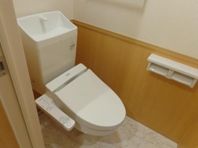 拡大写真:アイクレスト下関駅 2階201のシャワー付トイレ