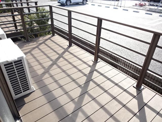 拡大写真:ドリームⅡ 1階00105のウッドデッキ