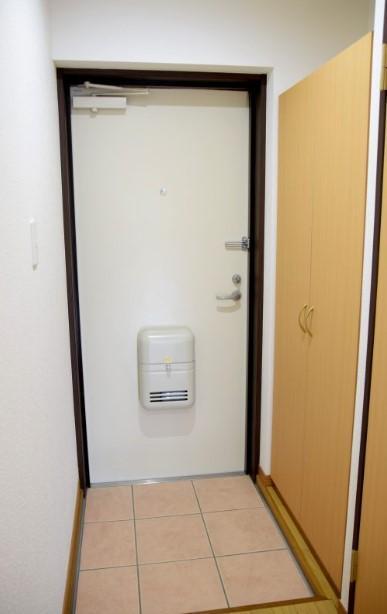 拡大写真:はなみずきⅡ番館 3階00303の玄関(イメージ)