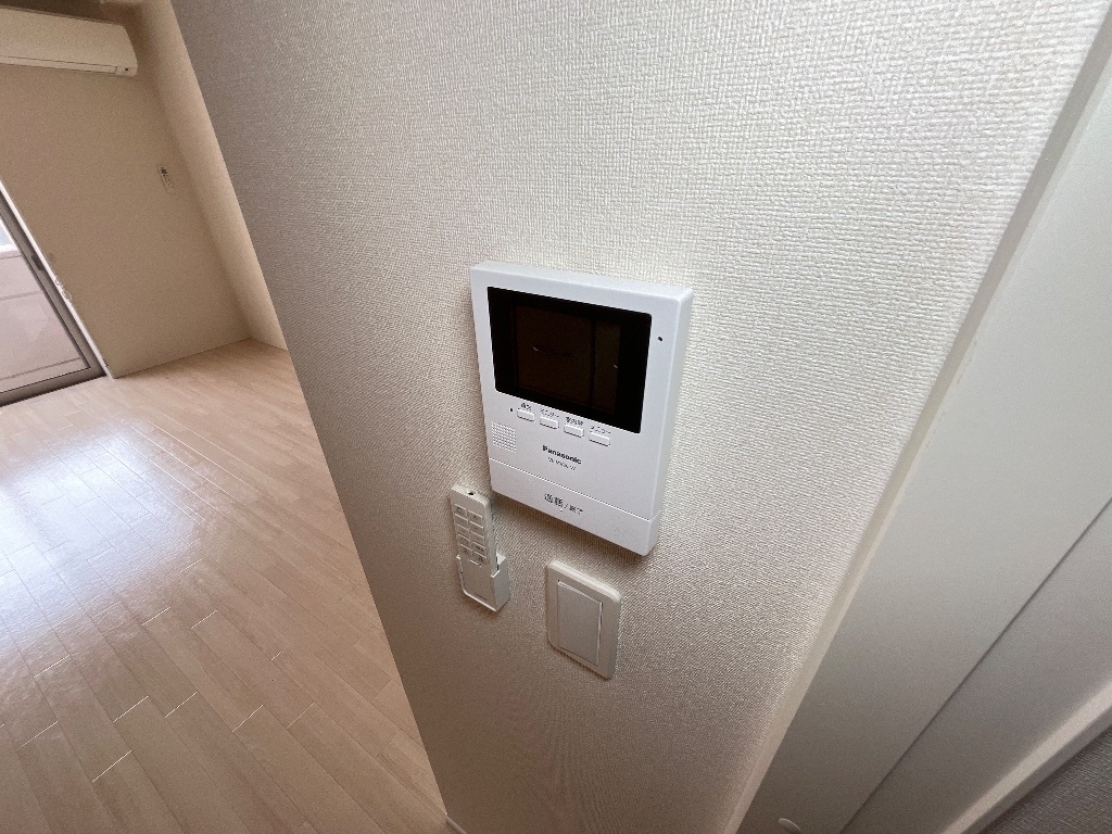 拡大写真:カレント 1階103のカメラ付インターホン