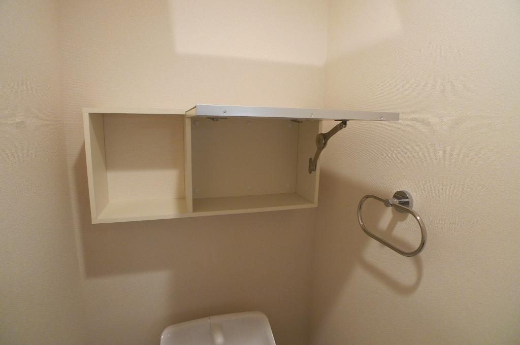拡大写真:MIssion(ミッション) 1階102のトイレ収納