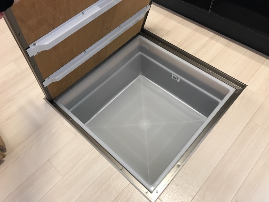拡大写真:Central Garden B 1階101の床下収納