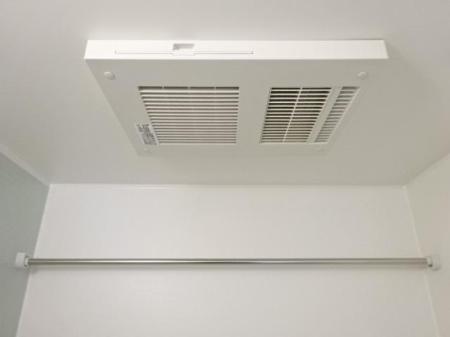 拡大写真:エクラⅡ 1階101の浴室乾燥機