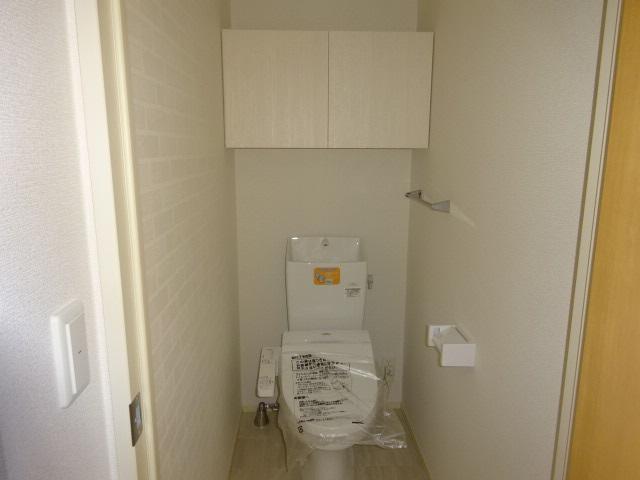 拡大写真:ソラーナ浜ノ茶屋 2階101のシャワー付トイレ