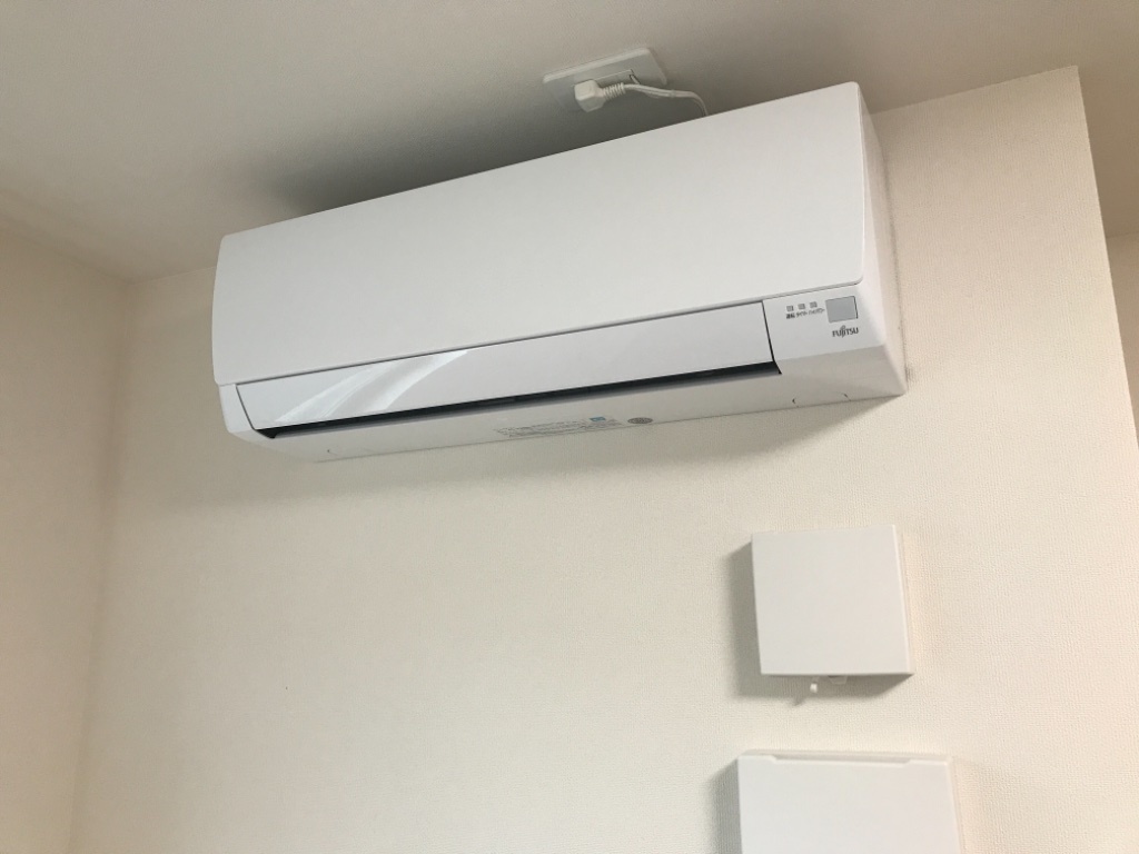 拡大写真：エイチツーオー小路 1階106のエアコン１台付き。