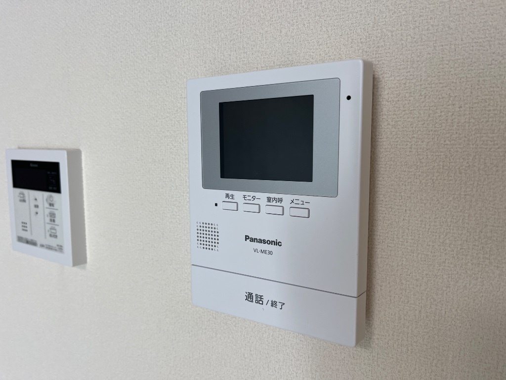 拡大写真:ル・シェヌ 1階102のカメラ付インターホン