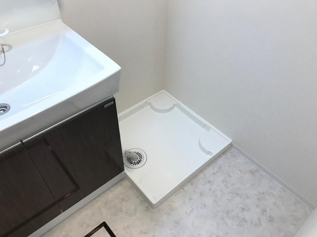 拡大写真：グレイシャス 1階102の洗濯機置場