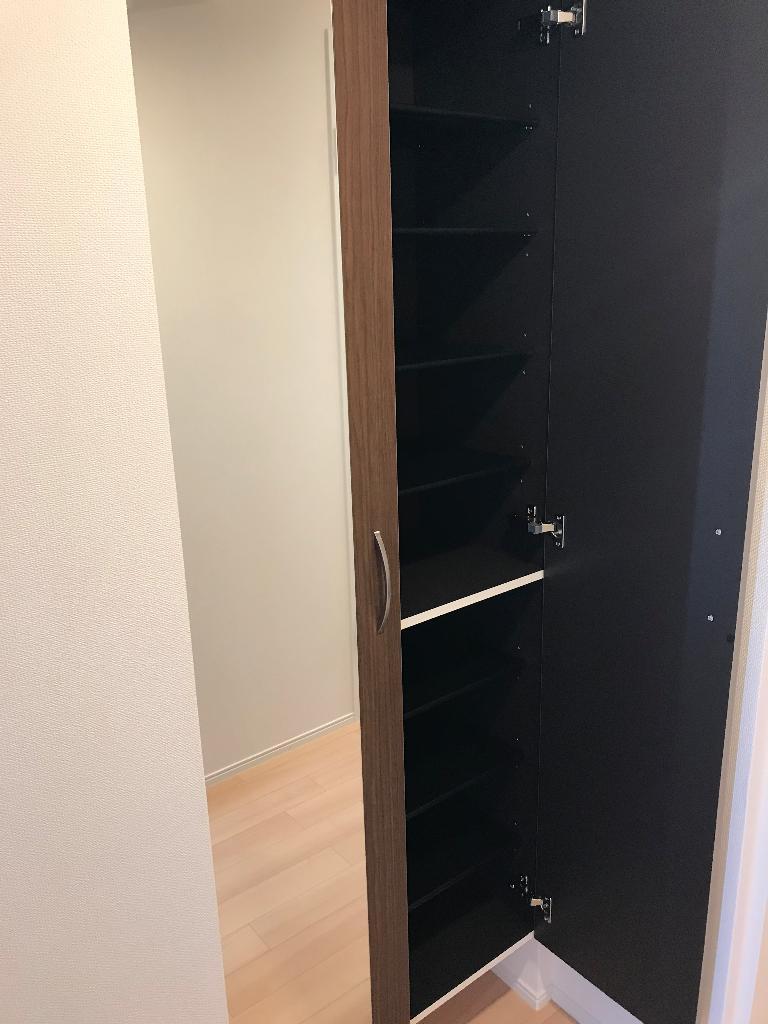 拡大写真:グレイシャス 1階103の下駄箱