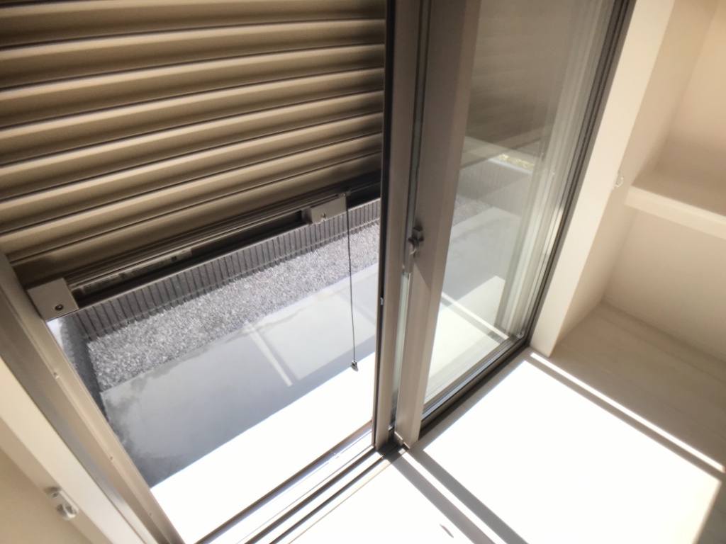 拡大写真:Sunregina 1階101のシャッター雨戸