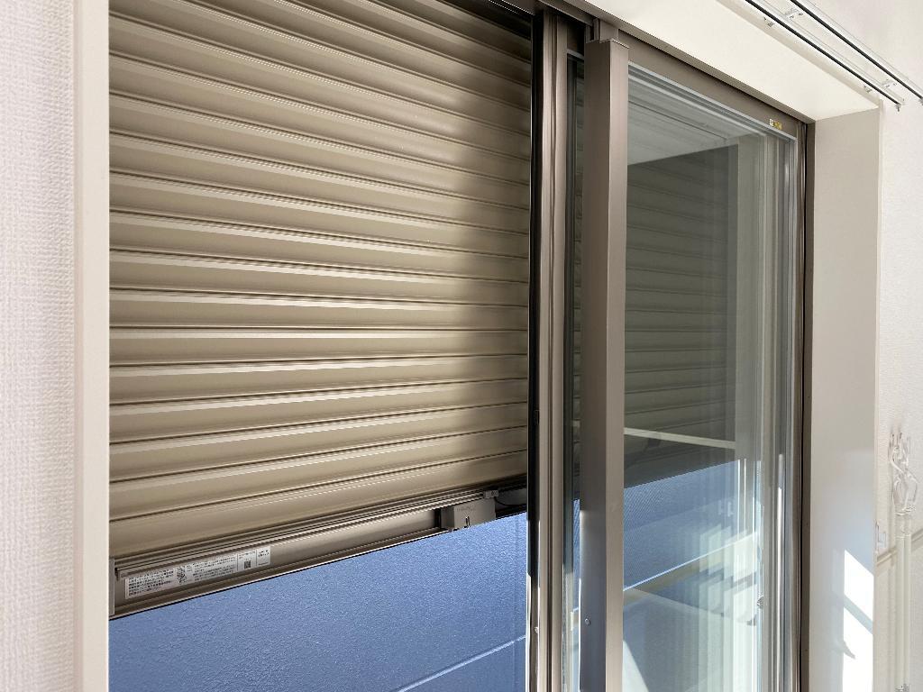 拡大写真:アルシオーネ 2階203のシャッター雨戸(1階のみ)