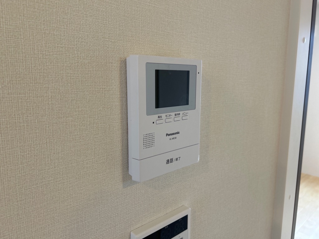 拡大写真:プエンテ 1階102のカメラ付インターホン